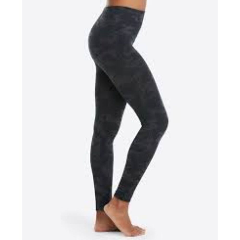 SPANX look at me now black camo size medium